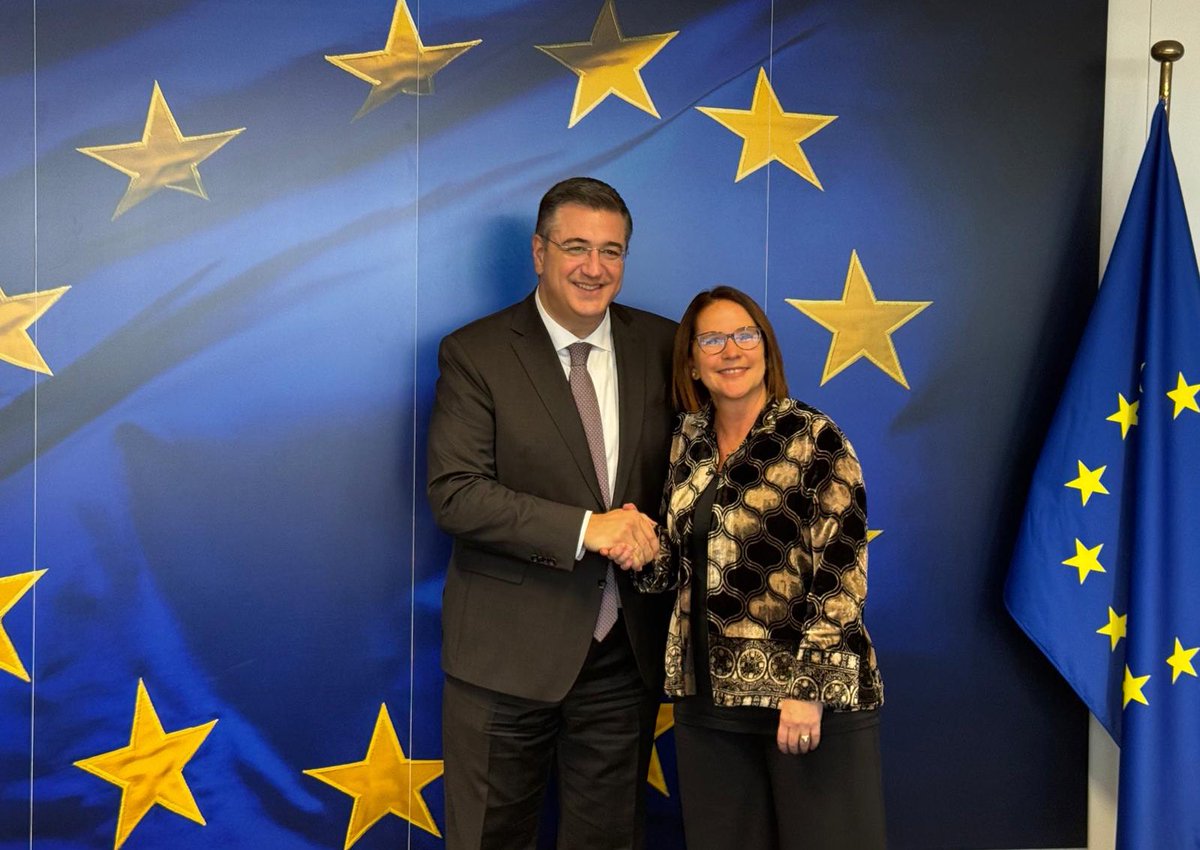 Yuriko_Backes's tweet image. Very constructive meeting with 🇪🇺Commissioner for sustainable Transport &amp;amp; Tourism @tzitzikostas in Brussels today. We discussed a.o. the #MilitaryMobilityPackage, #HighSpeedRail and my suggestion to proactively raise awareness together on road safety in Europe #VisionZero. 🇱🇺🇪🇺