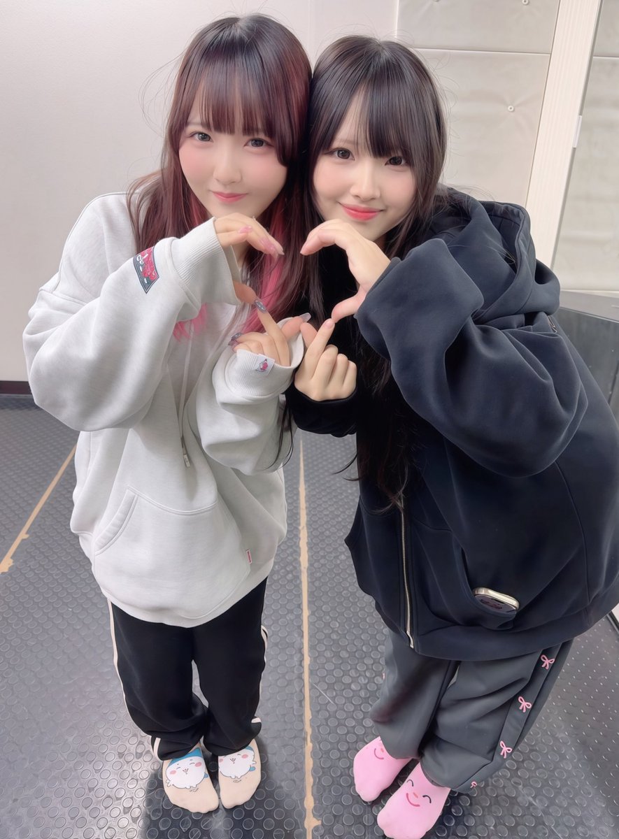 matinee_poetic's tweet image. #POLARiS 全楽曲歌唱指導させて頂いてます！める・なぎさ共声楽のルーツを心得ていることもあり、毎回が爆笑と大発見の連続でワクワクレッスン進行してます。
デビューライブまであと少し！
ご期待下さい🤞🏻💙 ̖́-