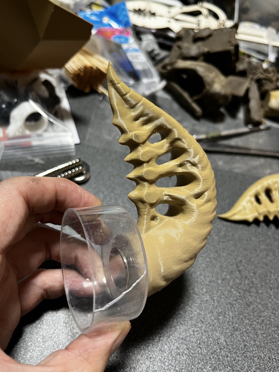 角の制作も進行中です
今回は磁石で簡単に着脱できるような仕組みに改良中

12月16日のドスケベチェキ会に出展予定です! 