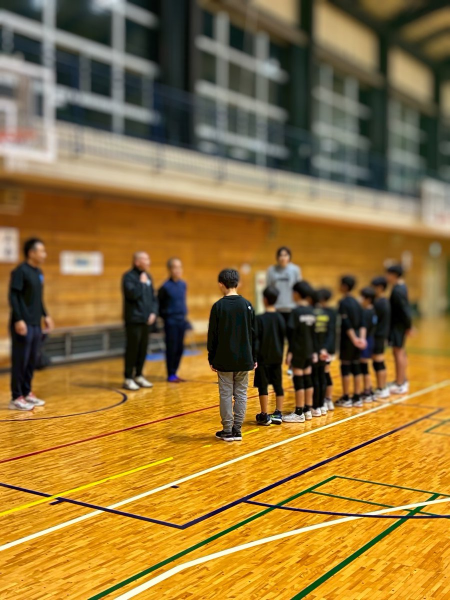 rubicks_iruma's tweet image. 本日は夜練習🏐
5年生の体験1名ご参加👍️
やはり5年生は身体ができあがっているせいか飲み込みが早い！ぜひご検討のほどよろしくお願いします🙇
そして高校時代の先輩が御来訪！そしてその御縁で東京の高校バレー界では知らない人はいないという先生もご参加👍️
賑やかな1日になりました✨