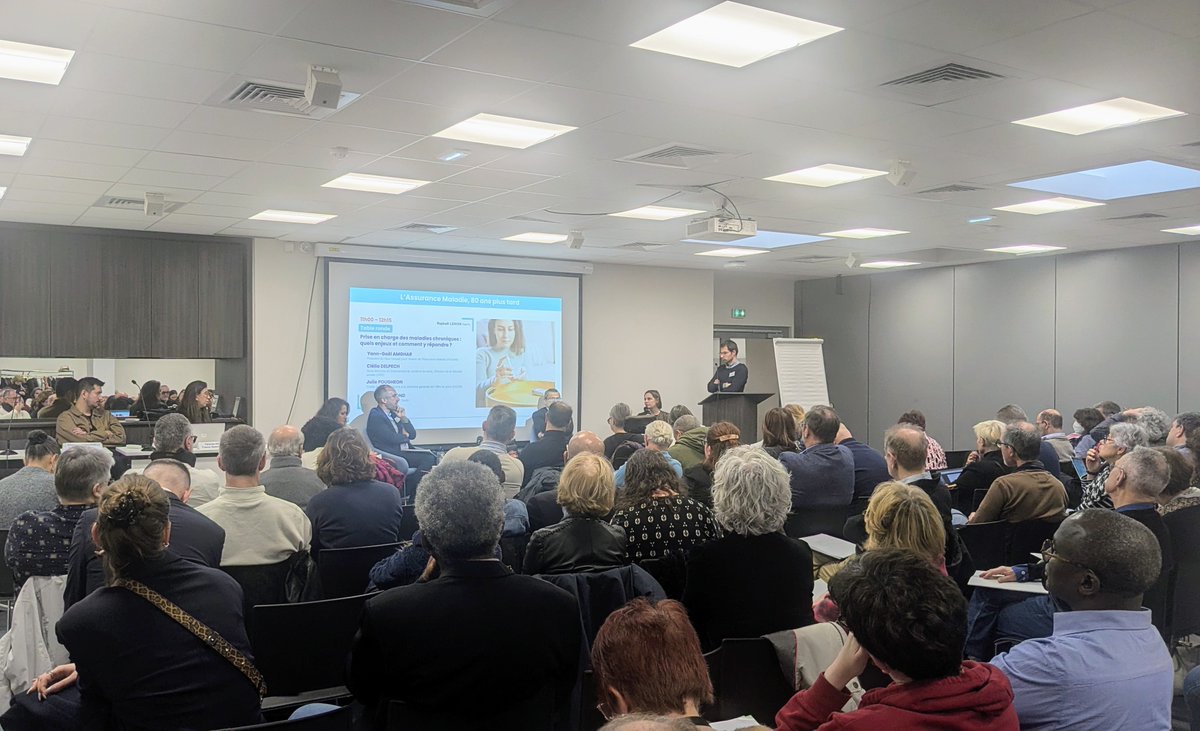 Fr_Assos_Sante's tweet photo. 🗓️ France Assos Santé tient aujourd’hui à Paris sa journée nationale consacrée à l’Assurance Maladie !

Après une introduction du directeur général de l’Assurance Maladie, plus d’une centaine de représentants associatifs débattent des enjeux d’avenir de l’assurance maladie, 80 ans après sa création.  

@unaf_fr @FNATH