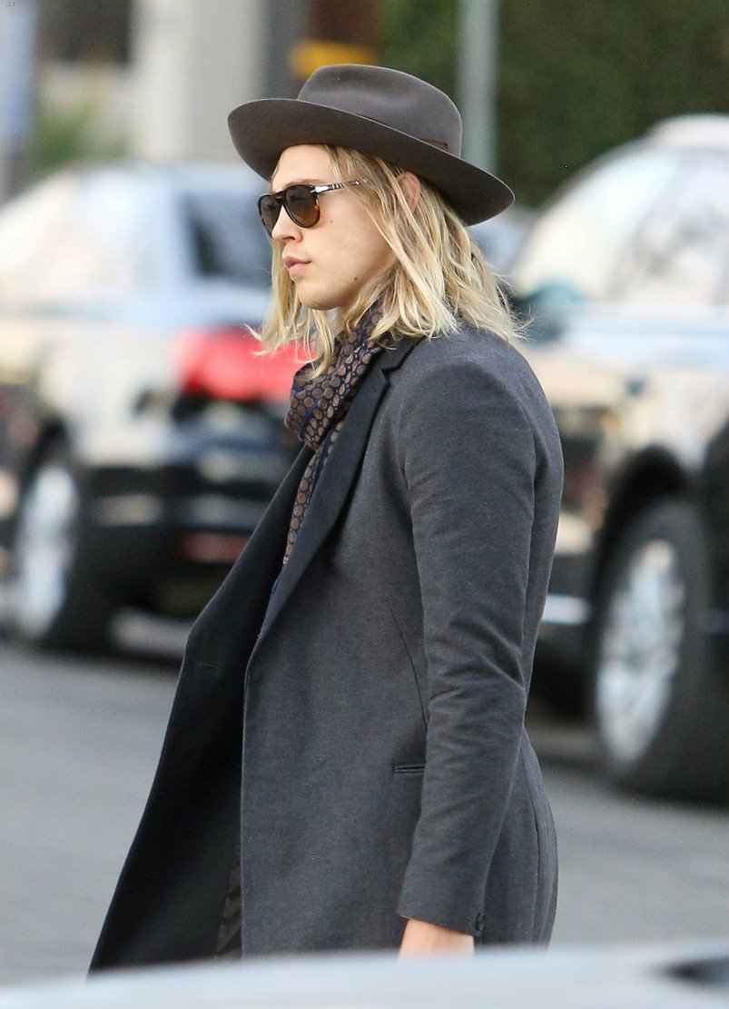 December 2nd 2015 - Austin Butler out and about in West Hollywood