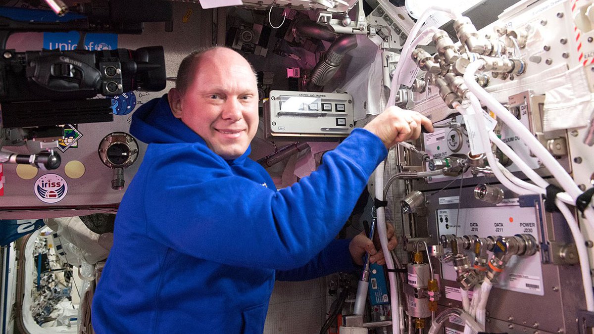 Daractenus's tweet image. Russian cosmonaut Oleg Artemyev has been removed from the Crew-12 mission to the International Space Station after photographing engines and secret internal SpaceX documentation, during his training in the US.