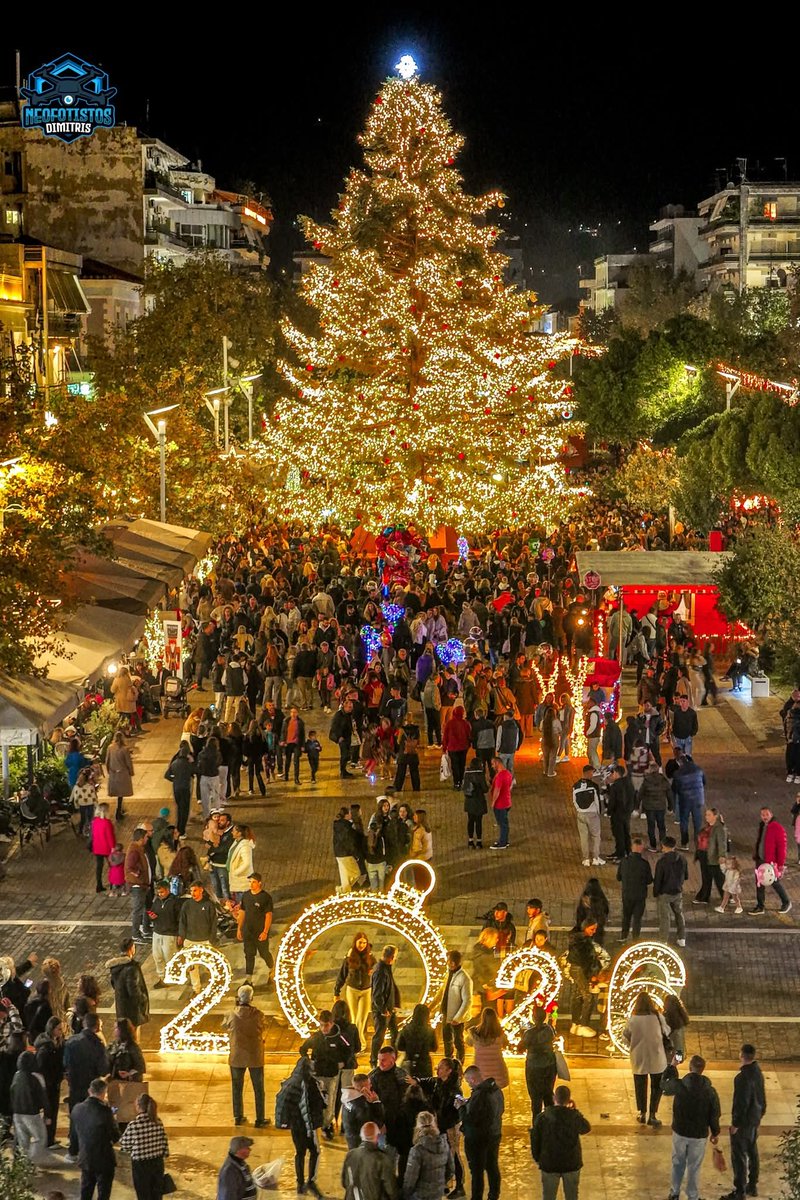 Καλαμάτα ❤️ κεντρική πλατεία το φυσικό Χριστουγεννιάτικο δέντρο 🎄