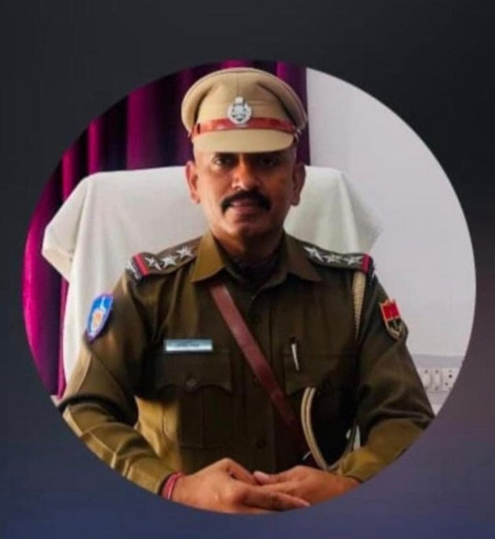 हमारा हमीर हमारा जमीर सही है 
पुलिस को इतना कमजोर कर दिया कि स्वतंत्र कार्य भी नहीं कर सकती 
वर्दी पुलिस की पहचान है
लेकिन क्या 24 घंटे ही पुलिस वर्दी में रहे 
#हमारा_हमीर_हमारा_जमीर 
<a href="/CP_Jodhpur/">Jodhpur Police</a> <a href="/BhajanlalBjp/">Bhajanlal Sharma</a>