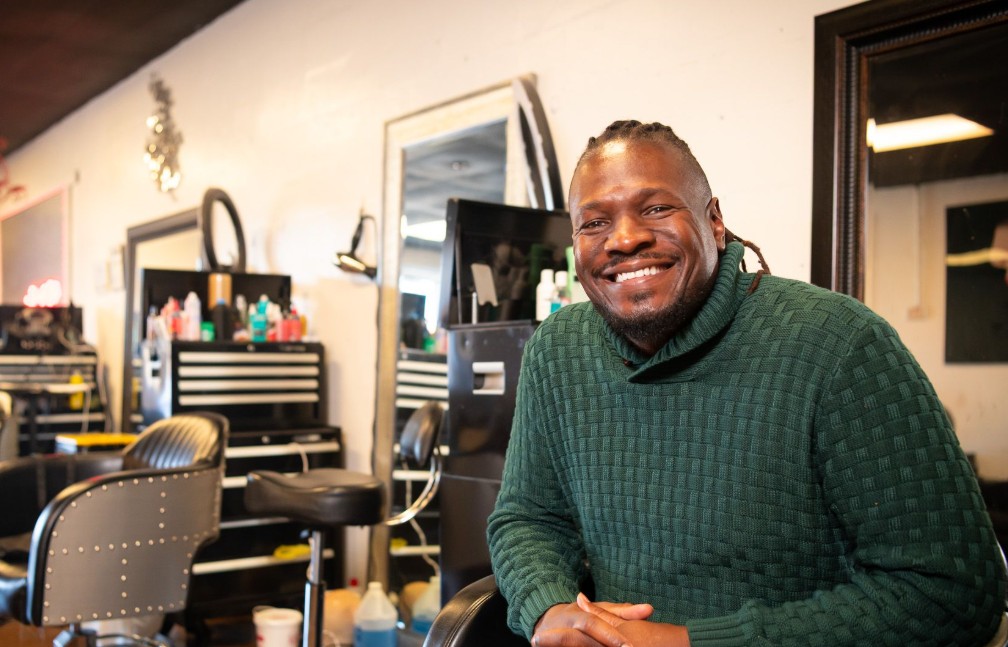 BhamTimes's tweet image. #Birmingham's Kevin Kirk, nationally acclaimed and award-winning #hairstylist, brings #beautyindustry's top stylists and barbers to city Dec. 6-7 for a Jam Session filled with artistry and innovation.
birminghamtimes.com/2025/12/kevin-…