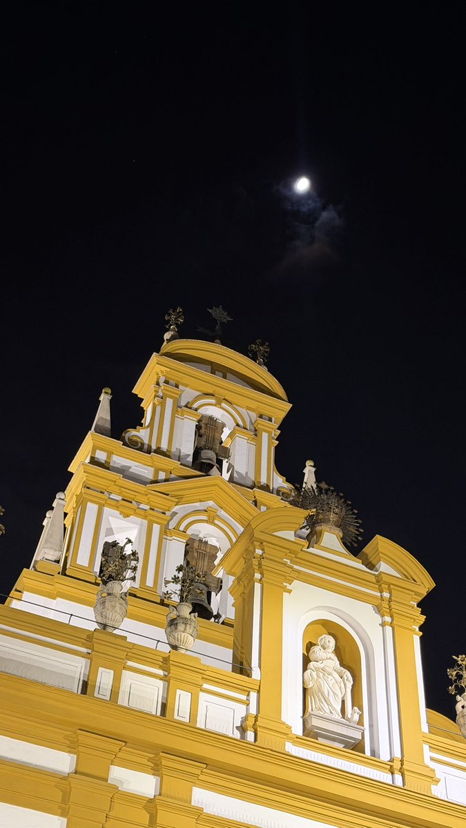 Nicolasdm19's tweet photo. Distintos rincones, las mismas mirada elijo… https://t.co/nttwm7YHnm