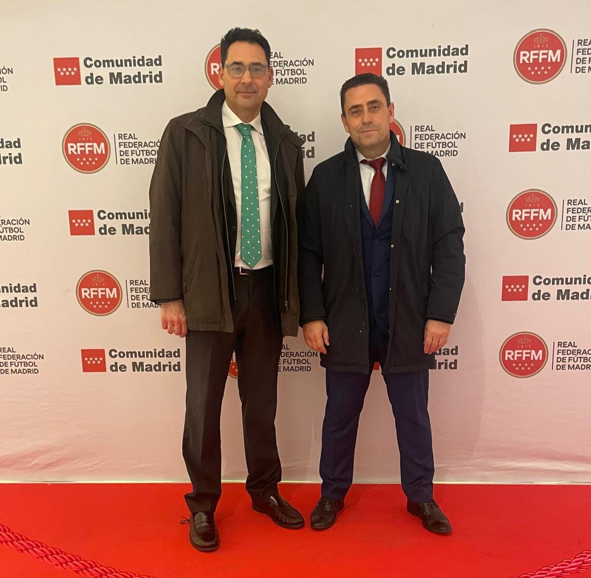 🤍💚 Nuestro presidente, Ismael Martínez, y nuestro secretario general, César López, acompañaron a la <a href="/RFFM_oficial/">RFFM</a>  en la Gala de la Real Federación Madrileña de fútbol 2025

🤝 Evento importante y lleno de emociones para cerrar el año en vigor

#SoydelaEscuela
