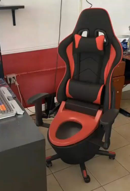 How mfs be moving after the 2 minute pissing window got nerfed by riot