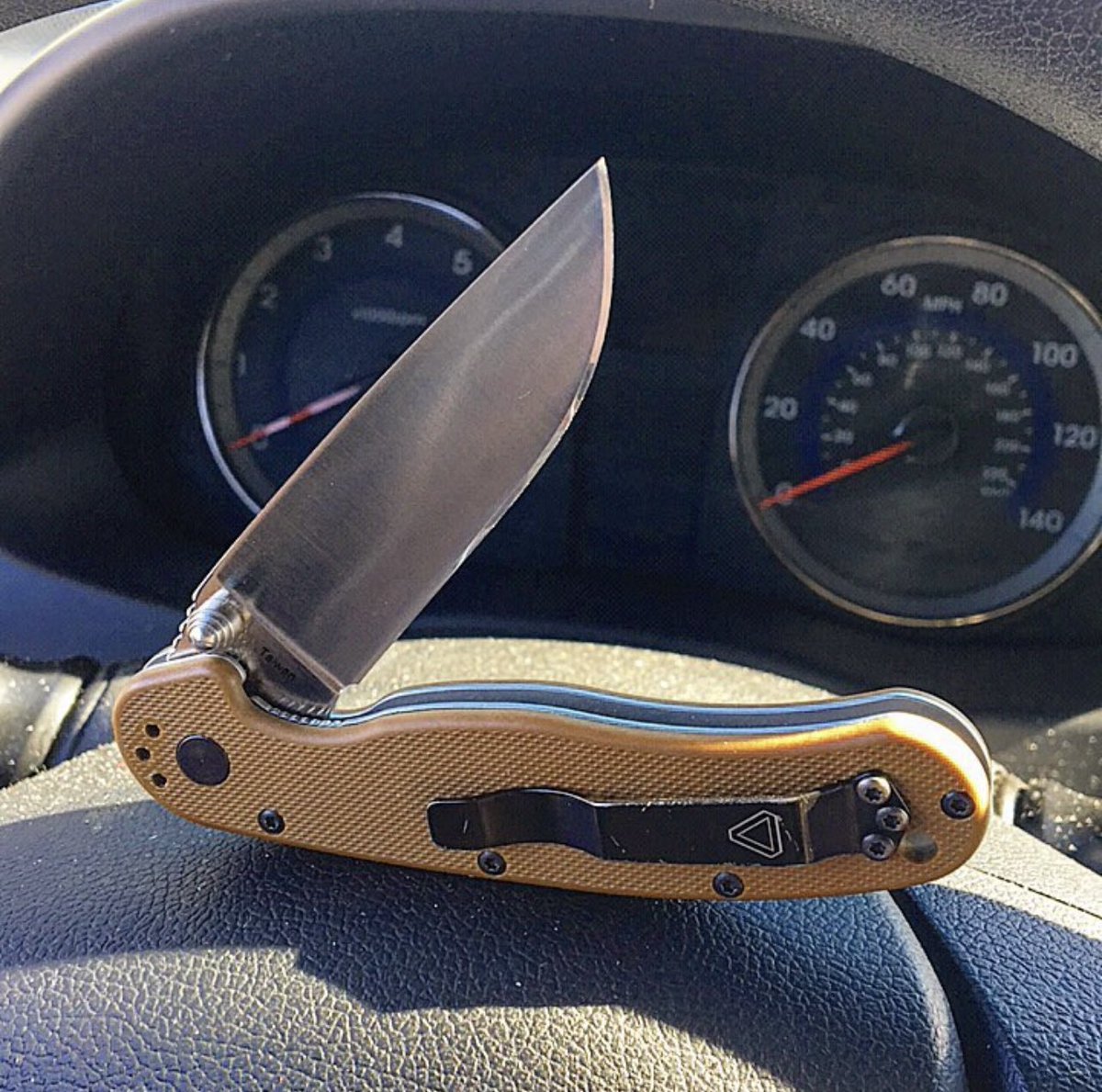 OntarioKnife's tweet image. Do you keep an extra #EDC in your car?! Just in case, grab a #RATII it’s the perfect size for any glovebox or center console! 👌🏽🔪🐀 #ontarioknifecompany #ontarioknife #ontarioknives #ontarioknifeco #OKC1889  #hunting #camping #hiking #outdoors #tools #gear #quality #bushcraft