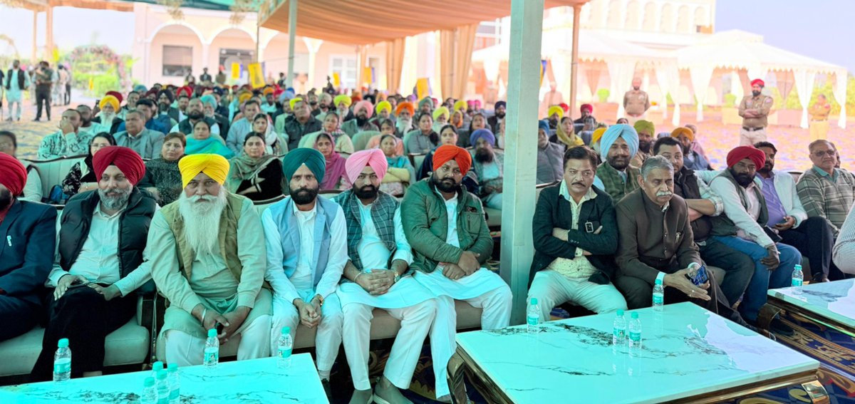 msisodia's tweet image. आज गुरदासपुर ज़िले में पार्टी कार्यालय के उद्घाटन के दौरान ज़िले के सभी पदाधिकारियों एवं कार्यकर्ताओं से मुलाकात की एवं आगामी ज़िला परिषद चुनाव के संदर्भ में बातचीत हुई।

हर गांव-हर कस्बे से आए कार्यकर्ताओं के चेहरे पर जोश और आँखों में जीत का जज़्बा साफ़ दिख रहा था। सभी आने वाले…