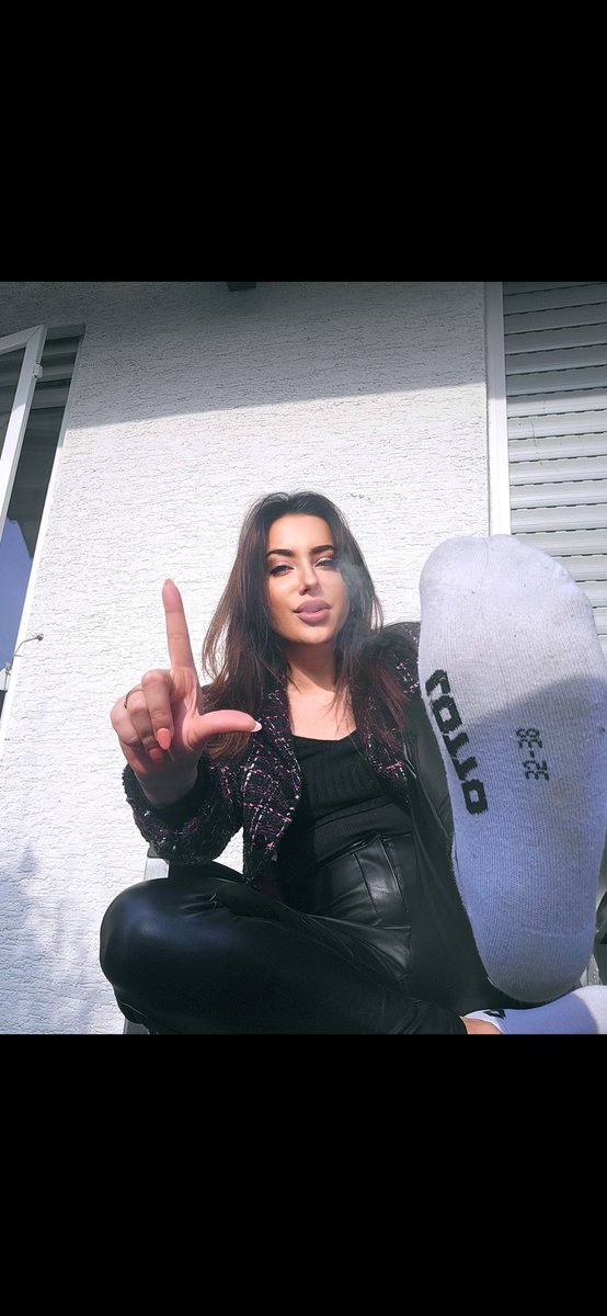 ladynight131429's tweet image. OP gut überstanden 🙏
Ihr dürft mich mit Genesungs Sendungen aufheitern!
😈🫰💸🫦
FinDomme FinDomQueen Findomfeet FinDom Femdom Moneydom Goddess Payslave Paypiggies