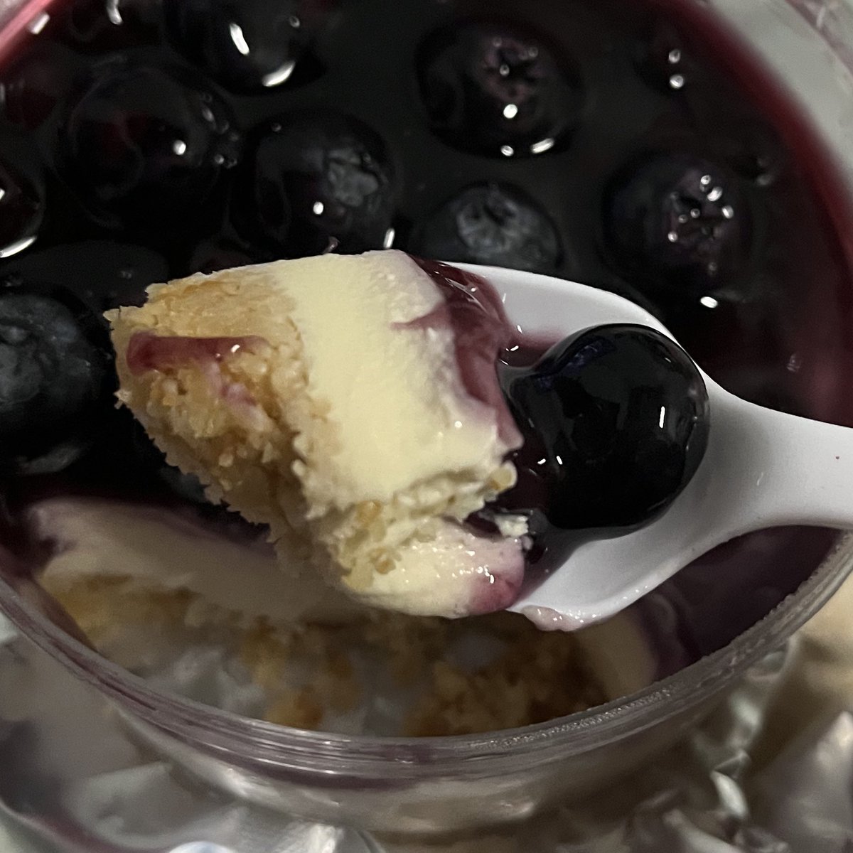 Sweetlionan's tweet image. สามารถกินเค้กเนเน่หมดภายในชม.อ่ะ เพลินมากครีมชีสอร่อยไม่เลียน เลเยอร์ครีมชีสหนา เยอะมากกก ชอบบบ อยากกินอีก กลัวหมดไว แต่ก็ควรกินให้หมดอ่ะ ล่าสุดครึ่งก้อนละ แงงง ไปกทม อีกมะไรอะเราา