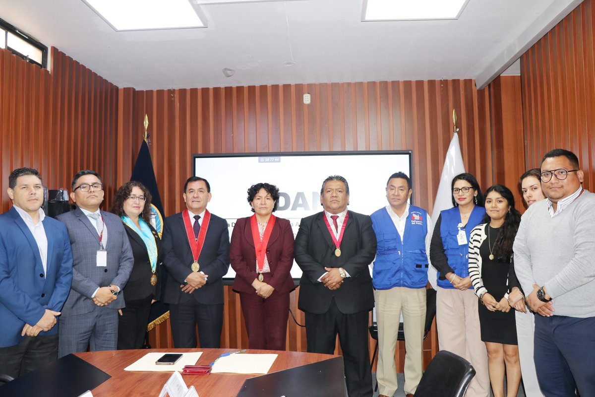 #ODANCPuentePiedraVentanilla realizó una mesa de trabajo con instituciones del sistema de justicia y representantes de la sociedad civil, para promover acciones conjuntas orientadas al control funcional en su Distrito Judicial.

➡️ goo.su/JMWDx