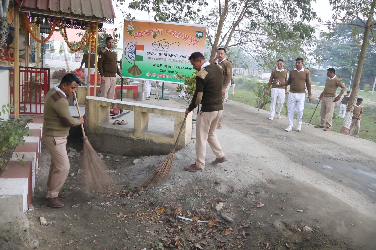 स्वच्छता पखवाड़ा-2025 के मनाने के क्रम में आज दिनांक 02.12.2025 को क्षेत्रक मुख्यालय रंगिया के सर्व धर्म प्रार्थना स्थल के परिसर व उसके आसपास की जगहों पर स्वच्छता अभियान चलाया गया |