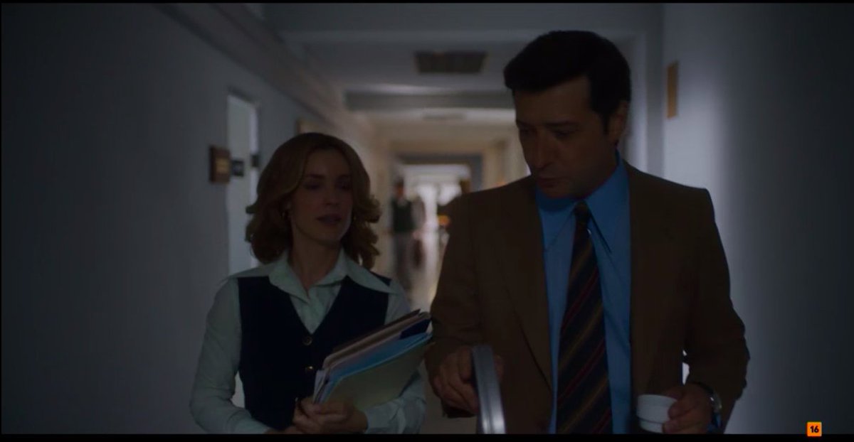 📺Este moment d' #AnatomiaDeUnInstante. 

Any 1973. La secretària li diu a Adolfo Suárez (aleshores director de TVE) que cal canviar la programació perquè dimarts hi ha vaga del tèxtil. Ell respon: 

"No, que pongan toros. San Isidro, que no falla nunca"

Vos sona?