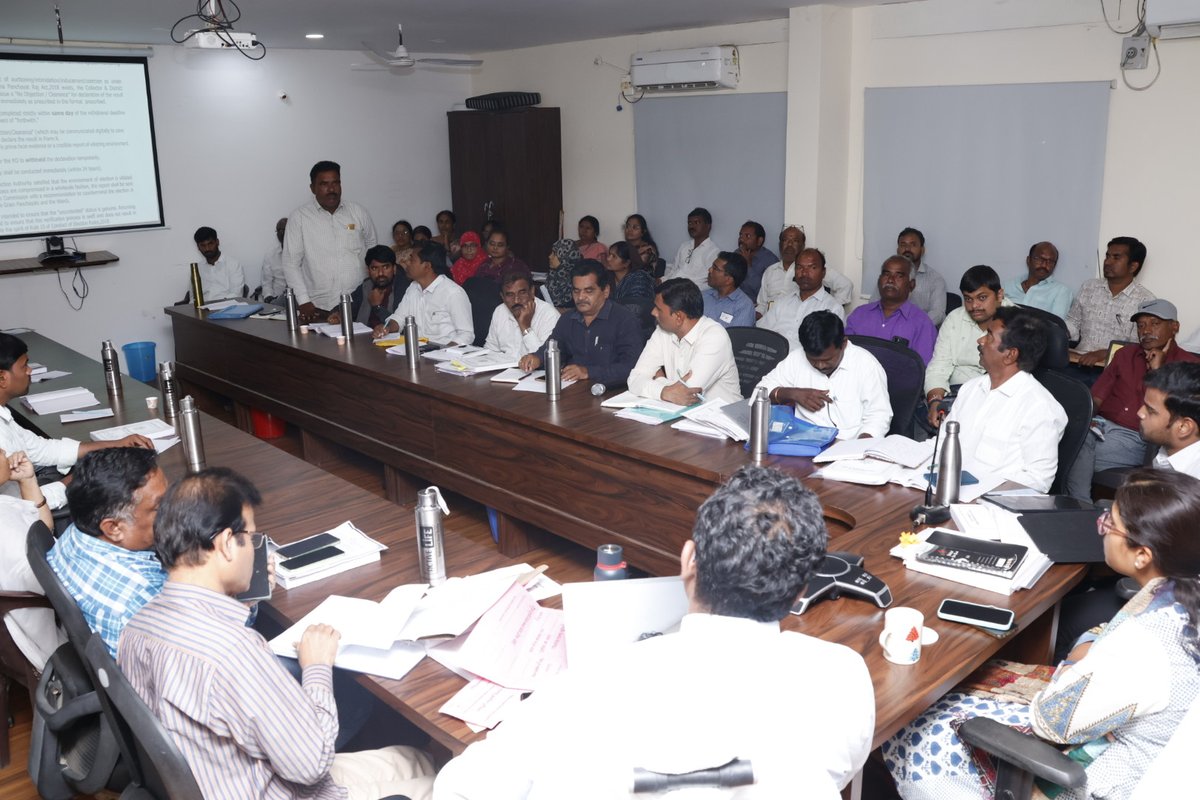 collector_nrpt's tweet photo. పోస్టల్ బ్యాలెట్ ను ఎన్నికల విధులలో ఉన్న ప్రతి ఉద్యోగి వినియోగించుకోవాలని  స్టేజ్ - 1 అధికారులు, ఎంపీడీఓ లకు నిర్వహించిన శిక్షణ కార్యక్రమం లో కలెక్టర్ సిక్తా పట్నాయక్ సూచించారు. ఎన్నికల కమిషన్ నిబంధనల మేరకు ఎన్నికల విధులను సమర్థవంతంగా  నిర్వహించాలని ఆమె  ఆదేశించారు. https://t.co/sdQ4VyHbKC