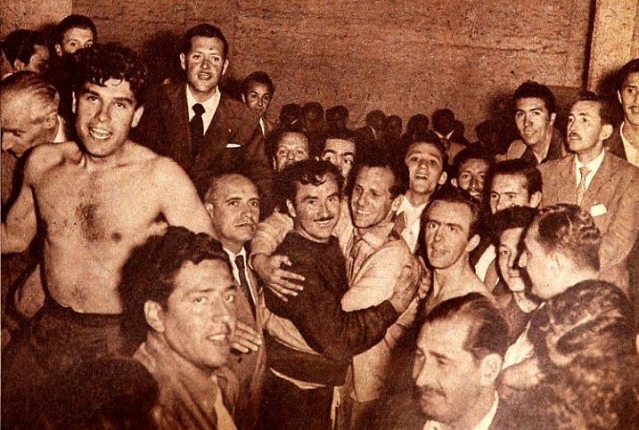 📇 Universidad Católica derrotó por 3-2 a Deportes La Serena ante 38.664 espectadores en la final del Ascenso 1956, con un doblete de Raimundo Infante y un gol de Horacio Cisternas. En la final del Ascenso 1989, Universidad de Chile y Palestino jugaron ante 29.718.

#LosCruzados