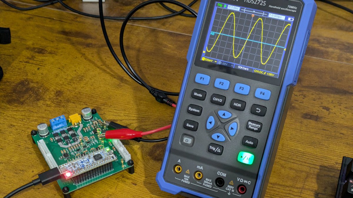 roughrobotics's tweet image. いいね〜最強のウキウキ電子工作って感じ👏