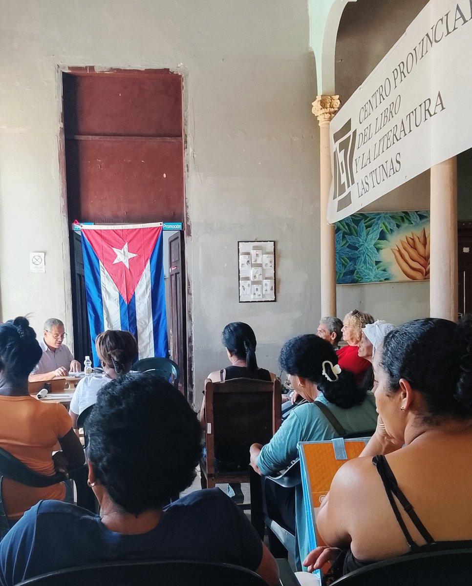 Esta mañana los trabajadores del Centro Provincial del Libro y la Literatura en #LasTunas analiza el documento para corregir distorsiones e impulsar la #Economia de #Cuba