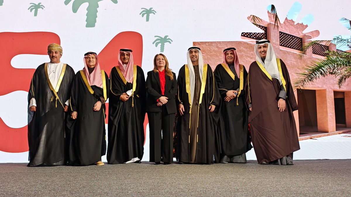 BahrainEmbJO's tweet image. حضر سعادة السفير الشيخ خليفة بن عبدالله بن حمد آل خليفة، حفل الإستقبال الذي أقامه المستشار حمد المطروشي القائم بأعمال سفارة دولة الإمارات العربية المتحدة لدى المملكة الاردنية الهاشمية، بمناسبة عيد الإتحاد ال54، وقد قام سعادة السفير بتقديم خالص آيات التهاني والتبريكات.