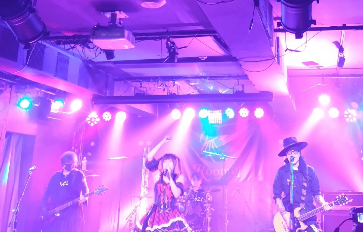 super_shingo_2's tweet image. 2025.11.29(Sat) 
Free for All !! vol.3　
#Room61

5番手
#MOZZ

アイドルさんでもこういうロックバンドとしてのスタイルもまたカッコよくて実に最高です🎸🎶