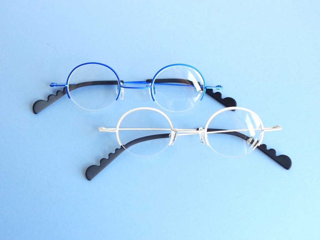 LOYDCLUB's tweet image. 【テオ】人気モデル★SALINA 入荷！ラウンド型のメタルフレーム。丸みを帯びたフォルムで優しい印象ながら、デザインディテールにこだわりを感じるデザイン。ブリッジとテンプルの正面に、ビビッドなカラー塗装が施されており、細部の遊び心が光ります。ぜひお試しくださいね。loydclub.hamazo.tv/e10093563.html