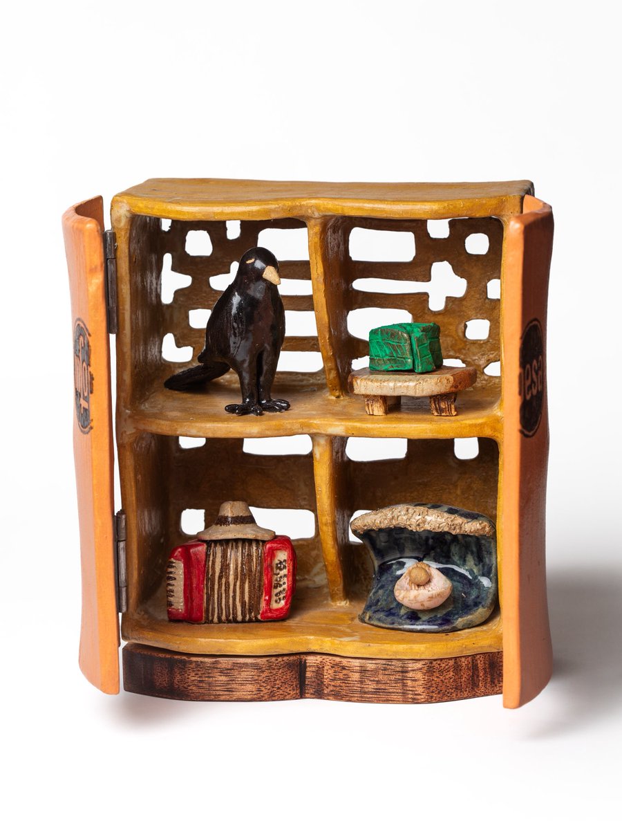 INFOPESA's tweet image. Retablo Infopesa -pieza q evoca nuestra antigua fábrica d los años 70.El retablo rinde homenaje a artistas que iniciaron su trayectoria con nosotros: @losmirlos , #lospastelesverdes, #cuartetocontinental y @aguamarinaof  x: Javier Bravo de Rueda , Aileen Gavonel - #tallerdosrios