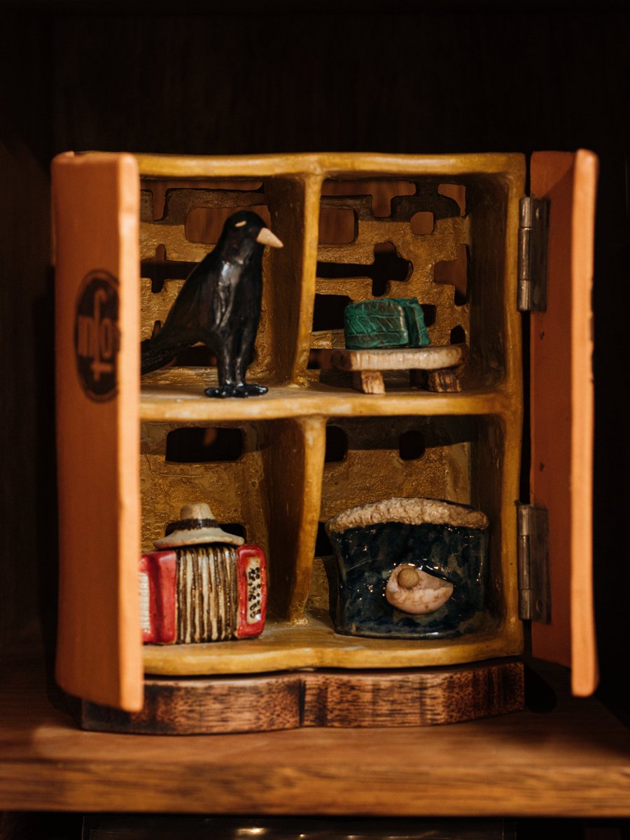 INFOPESA's tweet image. Retablo Infopesa -pieza q evoca nuestra antigua fábrica d los años 70.El retablo rinde homenaje a artistas que iniciaron su trayectoria con nosotros: @losmirlos , #lospastelesverdes, #cuartetocontinental y @aguamarinaof  x: Javier Bravo de Rueda , Aileen Gavonel - #tallerdosrios