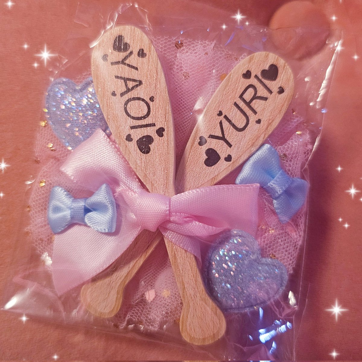 ailuvewe's tweet image. Made about 40 of my Yaoi Yuri Paddle Rosettes in different colors for Yama-Con this weekend. ☺️