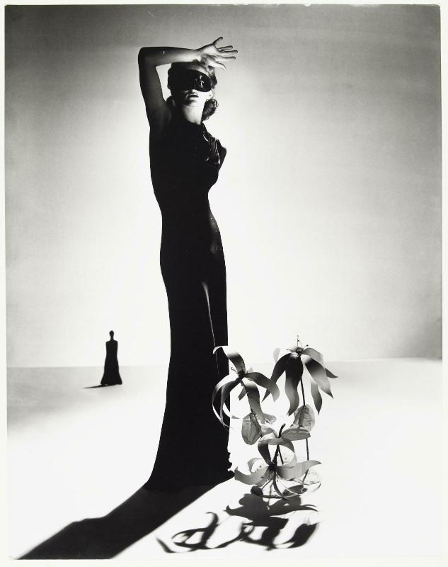 ■ ■
  ■

Lisa Fonsagrieves

portant une robe

de la grande couturière
Alix Grès.

1937

© Eugene Rubin

#MadameGrès #Grès #AlixGrès #GrandeCouturière #HauteCouture #Fashion