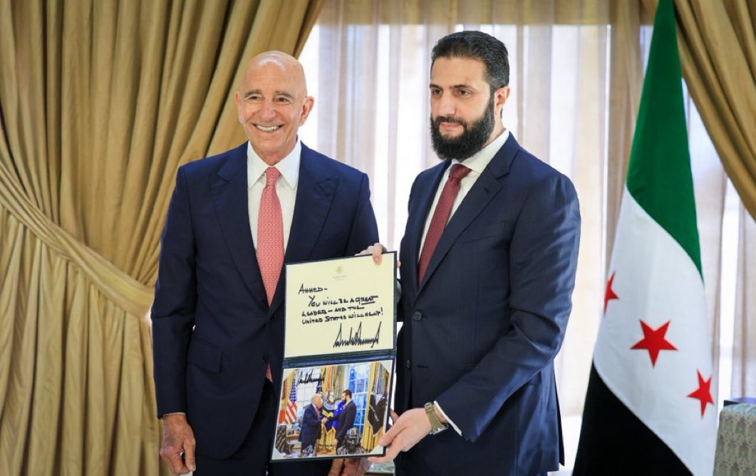 President Ahmad 𝗮𝗹-𝗦𝗵𝗮𝗿𝗮𝗮 𝗿𝗲𝗰𝗲𝗶𝘃𝗲𝗱 a 𝗺𝗲𝘀𝘀𝗮𝗴𝗲 from US President Donald 𝗧𝗿𝘂𝗺𝗽, delivered by US Special Envoy to Syria Tom Barrack. Trump wrote: "Ahmed, you will be a great leader, and the United States will help!"