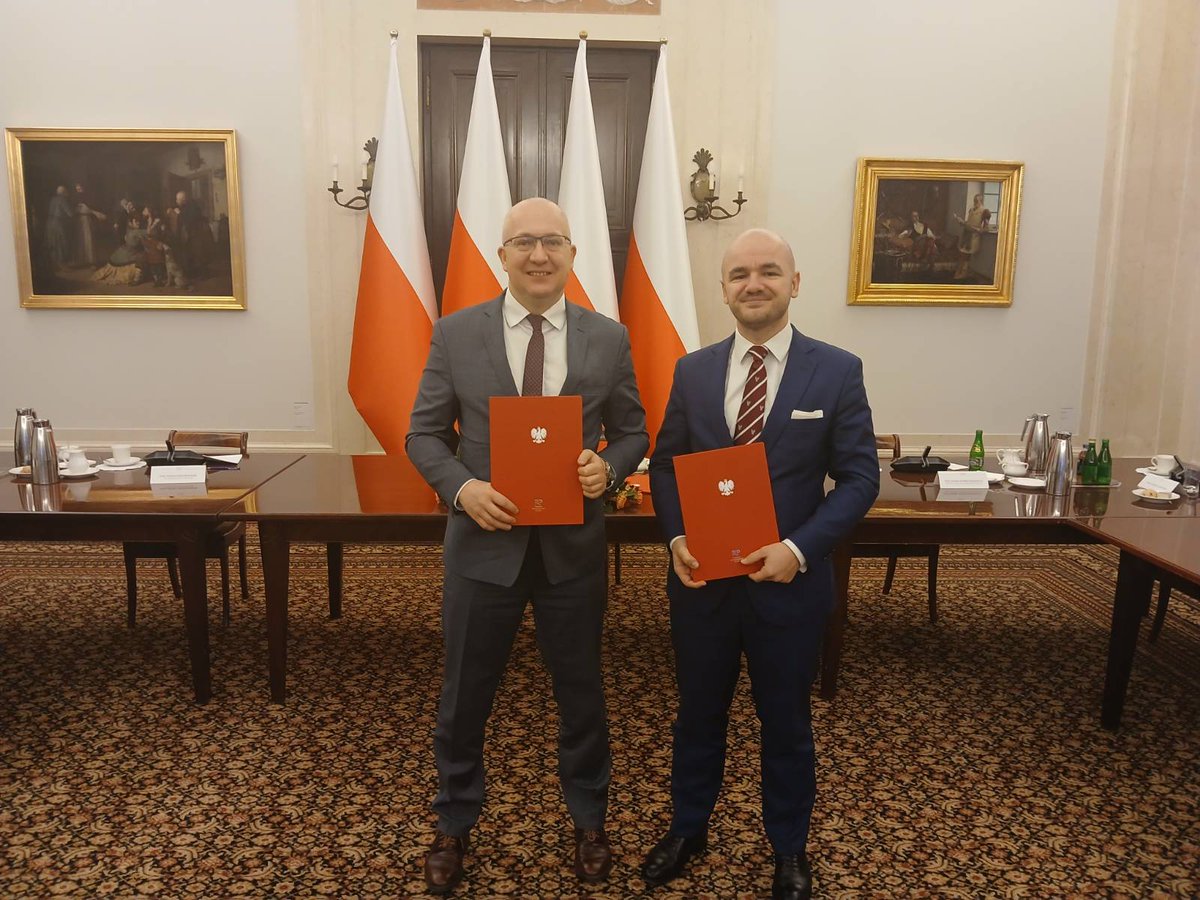 👏Gratulujemy dwóm naszym ekspertom - Konradowi Bonisławsk⁩iemu <a href="/BoniKonrad/">Konrad Bonisławski</a>  i Michałowi Ciesielskiemu <a href="/m_cslsk/">Michał Ciesielski</a> - powołania do Rady Rodziny i Demografii 👨‍👩‍👧‍👦 przy Prezydencie RP <a href="/prezydentpl/">Kancelaria Prezydenta RP</a> 🇵🇱
Owocnej pracy!