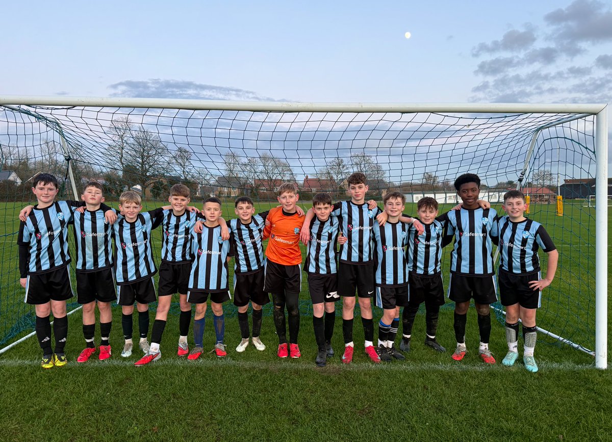 EtonburyPE's tweet photo. An outstanding performance from the @EtonburyAcademy Year 7 boys today against @SharnbrookAca 💙🤝💛

A brilliant display of teamwork, determination and resilience 💙💪🏽

With goals from:
Oliver⚽️
Zach⚽️
Noah⚽️

Star Players:
⭐️💙Ishe💙⭐️
💙⭐️Zac⭐️💙

#ETAAway #TeamETA https://t.co/zfFCqgZFvR
