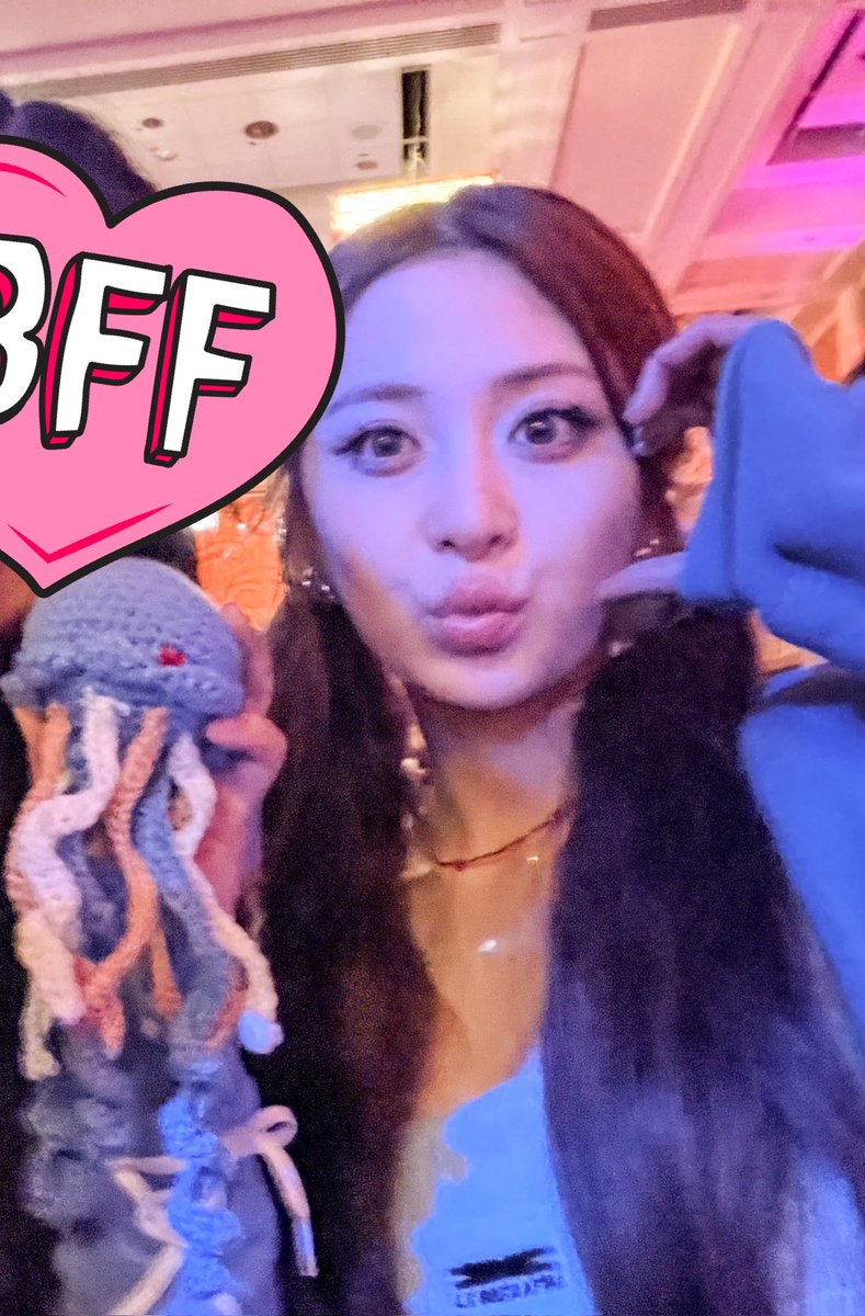 kwanluvs's tweet photo. jellyfish for yunjin <3 #SAKURA #사쿠라 
#KKUROCHET #꾸로셰 https://t.co/4GrSie2eqm