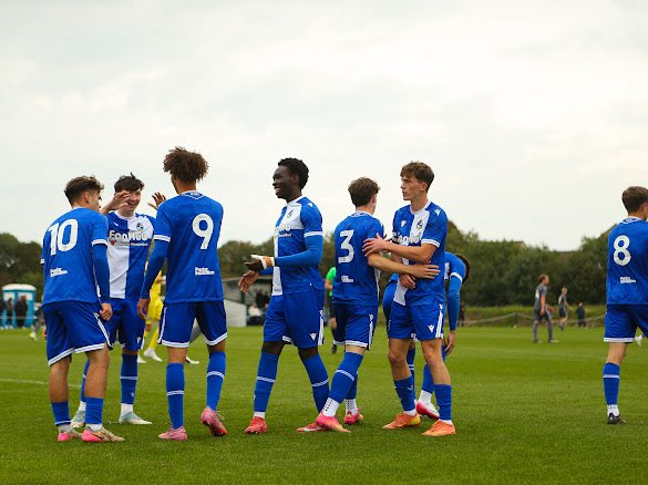 RoversAcademy's tweet photo. Work Experience Loan Opportunities! 

Bristol Rovers Academy are looking for Clubs that would like to express an interest in taking individuals within our U18s on a 1-Month Loan across the Christmas Period! 

Please complete the link below - if interested:

https://t.co/VRKmBTMzjr

#UTG ⛽️⚽️