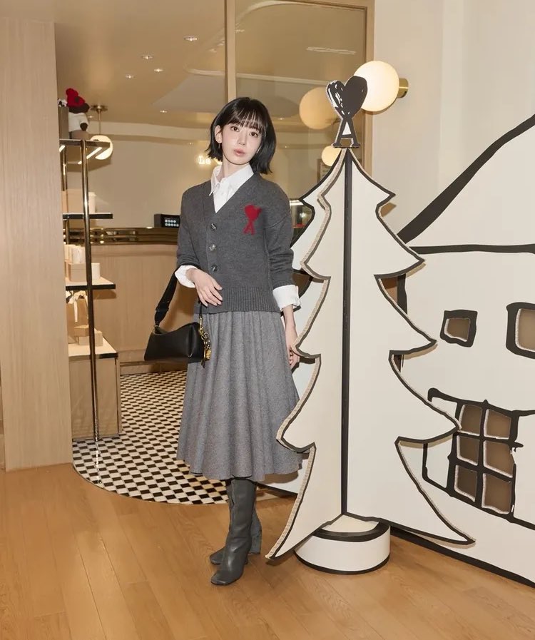 ①宮脇咲良 13点セット 特典クリアケース9点、生写真2枚、ポストカード2枚 Amazon.co.jp: 宮脇咲良 さくら トレカ セット izone lesserafim