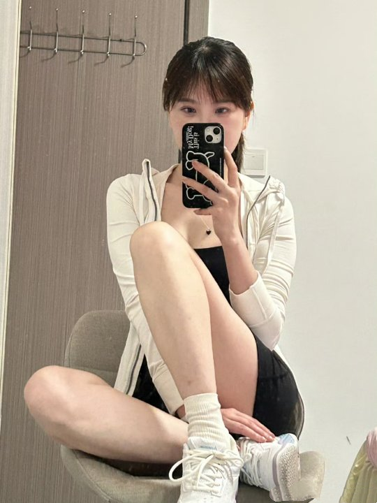 好累 好累 好累🥹 長輩術後的照顧 
師生聯展迫在眉梢 斜槓沖級團隊運作培訓銷售
 還有糾結的心情 內耗的情緒  # 我只想跟你分享喜悅不想傳遞負能量 # 我是安靜的 # 12屬於我的月📷