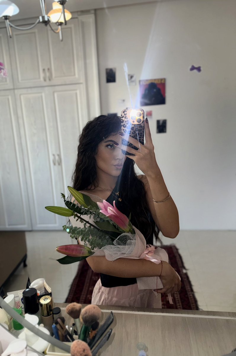 فرنگیس 𐎳 tweet media