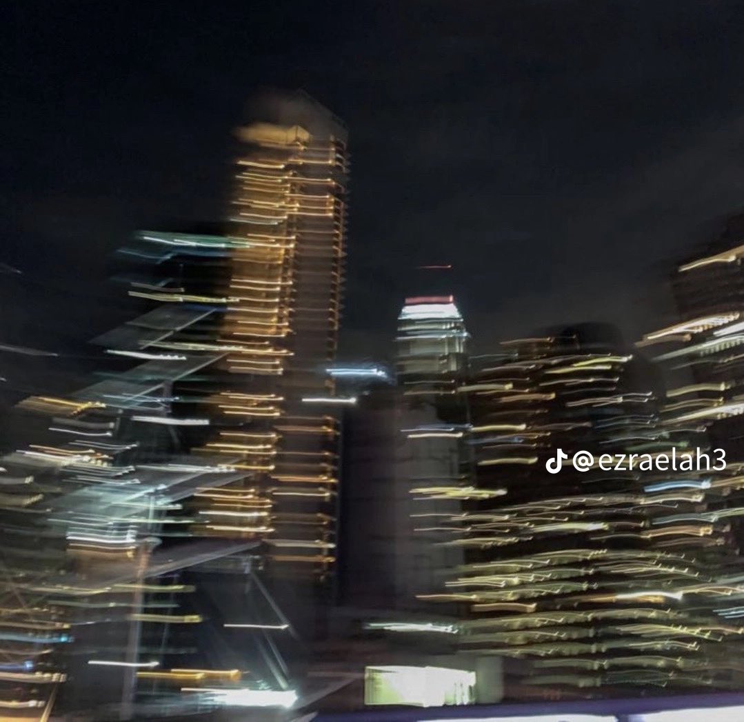 Moments when everywhere first blurrrr in the Bible 😂 thread🧵 

Pharaoh’s armies when the sea started closing. 😂😂

Quote with yours🫵🫴