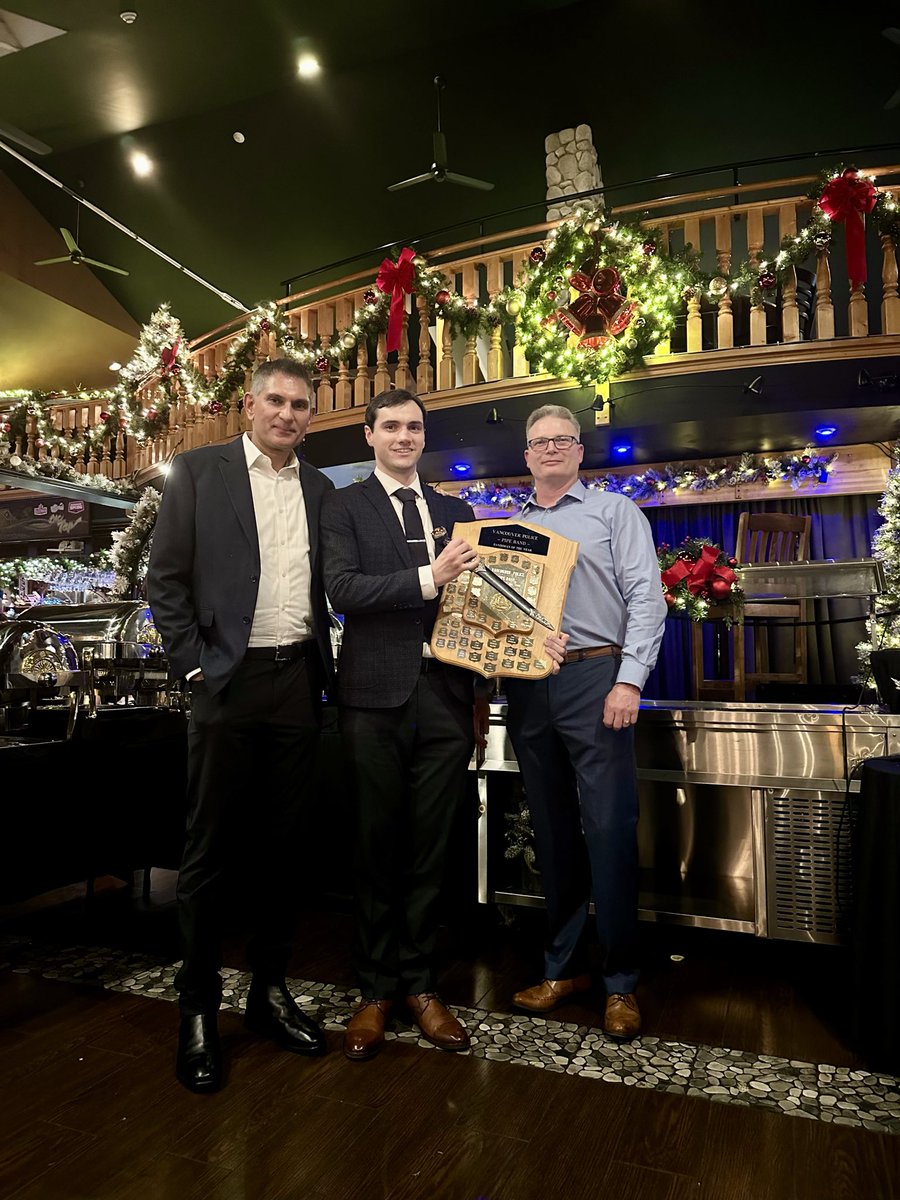 VanPolicePipeBand tweet media