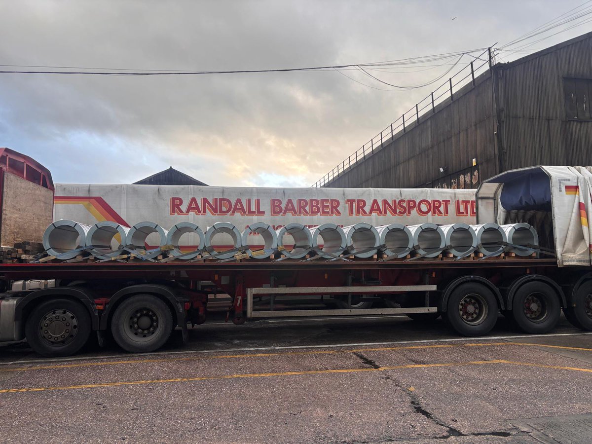 🚚 Premium Z275 Galvanised Coils on the Move!
A fresh load of 1500mm wide Z275 galvanised steel coils in 0.80mm &amp; 1.00mm gauge heading out from Sebden Steel North West, destined for the HVAC industry.
Top-quality material, processed with precision and delivered with reliability.