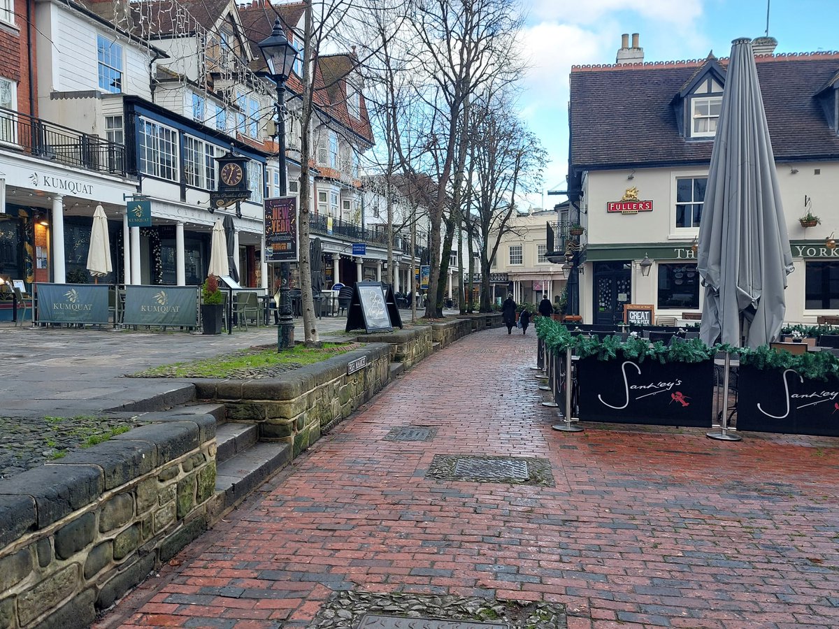 This was today, lunchtime <a href="/ThePantiles/">The Pantiles</a> #TunbridgeWells normally heaving with people. Most shops closed with notices on windows #water issues #Southeastwater #pembury . So much lost business for our Spa town, many of these shop owners are independents <a href="/targetfollow/">Targetfollow</a>