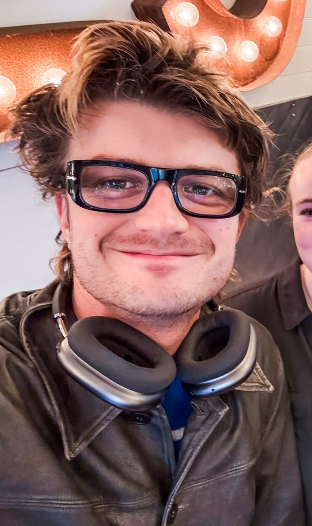 he's such a nerdy boyfriend