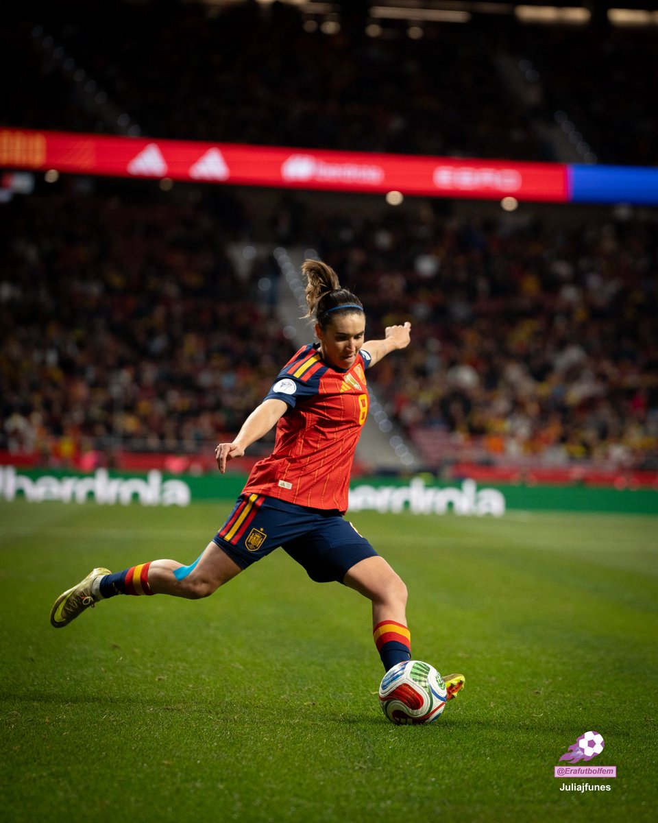 ‼️ RÉCORD histórico de aficionados en un partido de la selección española en España

🏟 55.843 aficionados han llenado las gradas del Metropolitano para el España-Alemania

📸 <a href="/juliajfunes/">Julia Jiménez Funes</a> / <a href="/Erafutbolfem/">Era Fútbol Femenino</a>