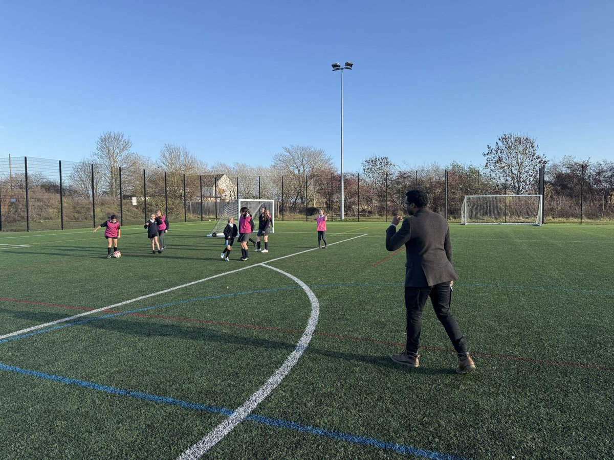 EtonburyPE's tweet photo. It was fantastic to have our amazing @EtonburyAcademy music teacher Mr Jarrett delivering a girls football club at lunchtime last week 🎶⚽️💙

A brilliant opportunity for our students &amp; wonderful to see so many girls getting involved &amp; enjoying their sport 👏✨

#TeamETA #EtaWay https://t.co/DqPH8zXeJy