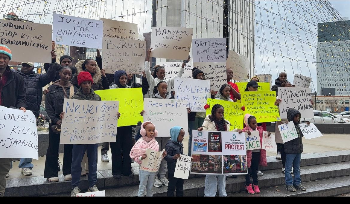 MahoroMpa's tweet photo. Day 3 National Peaceful Protest

Thanks to MPA, #MPA_RochesterNY for your advocacy 

Despite the Washington Peace Agreement expected to be signed this coming Thursday between #Rwanda and #DRCongo, #Banyamulenge Villages including #Minembwe are still under military blockade by Burundian Forces #FNDB, #FARDC, #Wazlwnso, #FDLR. 

Peaceful protest here in #USA Continue nationwide demanding justice and Humanitarian corridors for #Banyamulenge civilians 

#BanyamulengeLivesMatter

@bbcgahuza @GeneralNeva @UN @BurundiEmbUSA @USEmbKinshasa @UNOCHA_DRC @peterbakernyt @Yamiche @PeterAlexander @marykbruce