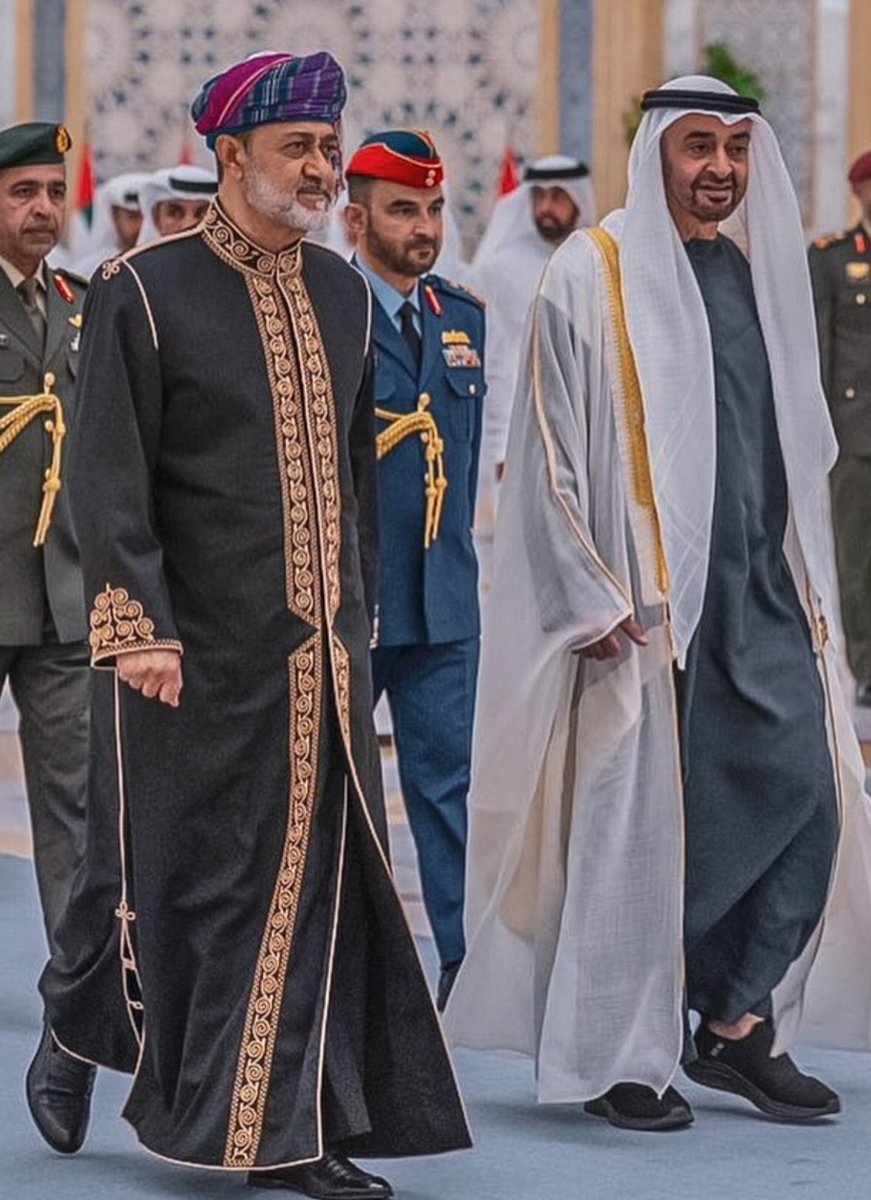 923qaes's tweet photo. من دار ال السعيد  لـ دار النهيان 

كل عام واهلنا في الامارات في عزّ ورخاء واستقرار
وأمن وأمان ، أدام الله أفراحكم.🇦🇪❣️🇴🇲

#اليوم_الوطني_الاماراتي_54
#عمان_الامارات 
#عيد_الاتحاد_54 https://t.co/wUk5DWAT5T