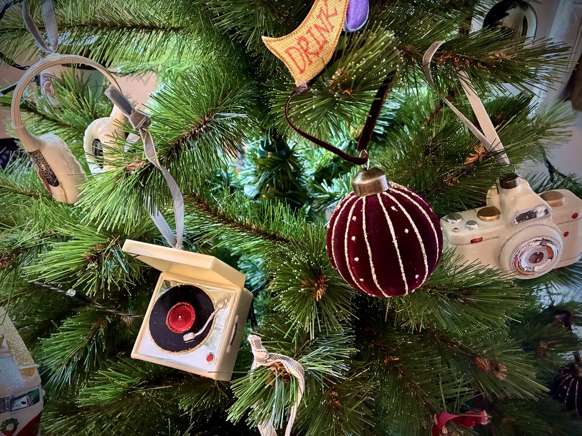 今年のクリスマスはパリで過ごすので、ツリーを飾ってみた🎄ZARA HOME