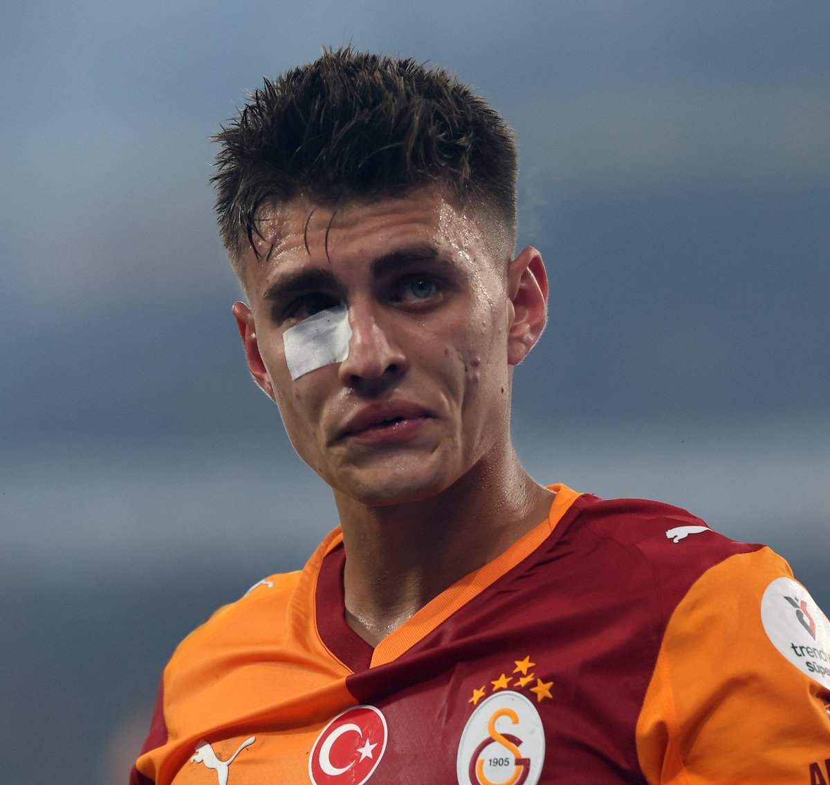 CimbomSokakWeb's tweet photo. SAKATLANDI, KİRALIK GİTTİ, VERİLEN MAAŞA RAZI OLDU. GÖREV VAKTİ GELDİ ASLANLAR GİBİ ÇIKTI MÜCADELESİNİ ETTİ. BİZ SENDEN RAZIYIZ https://t.co/Gp4mRKhh1W